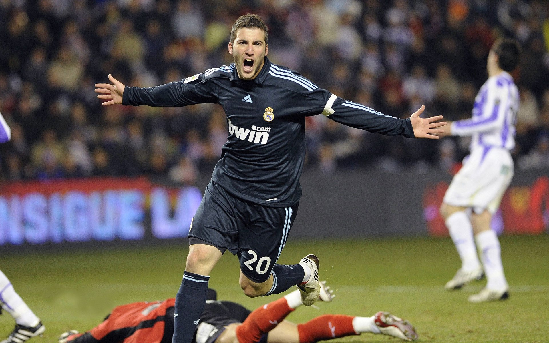 mk体育平台网页版入口-“伊万·戈梅斯的强硬防守与进攻意识，成为美洲狮队的中坚力量”